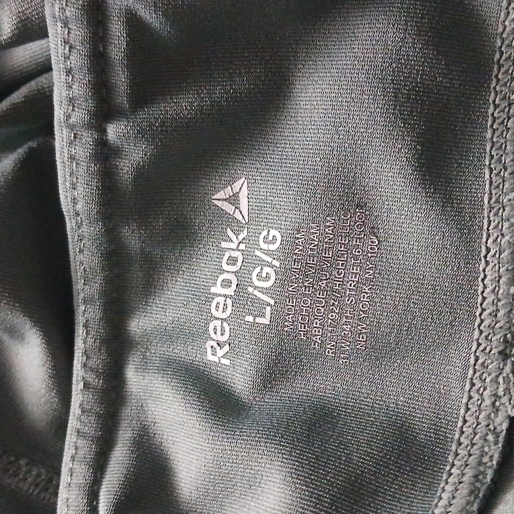 Reebok Women's Sage Green Capris Size L - Picture 3 of 3